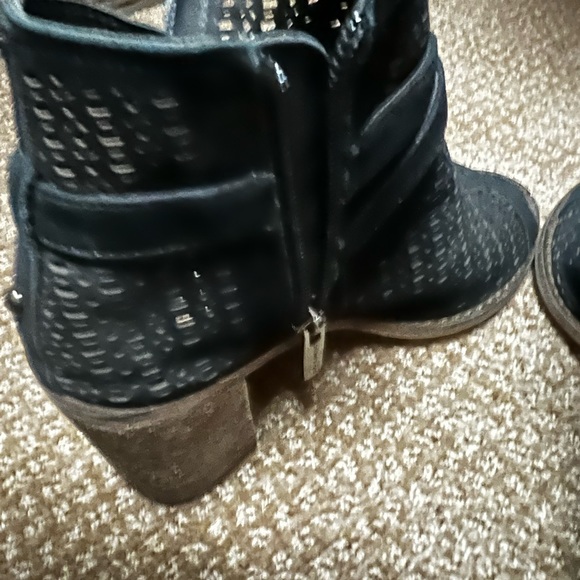 Vince Camuto perforated open toe booties - Picture 4 of 6